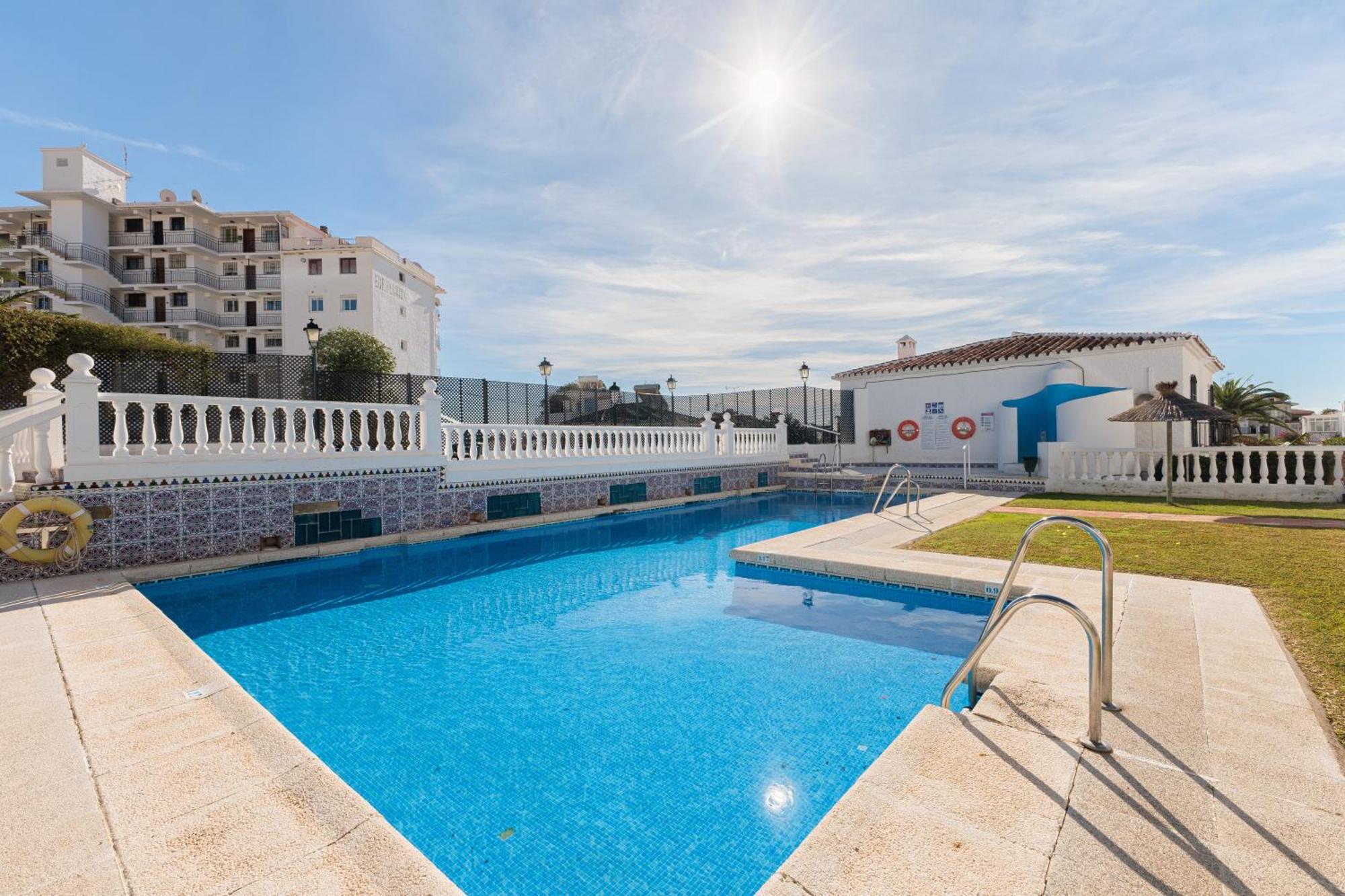 1 Bedroom In Verano Azul, Free Wi-Fi Nerja Luaran gambar